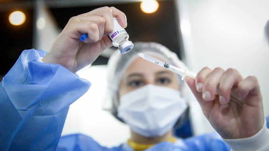 El Gobierno prioriza conseguir la segunda dosis de la Sputnik y busca una vacuna para menores de 18