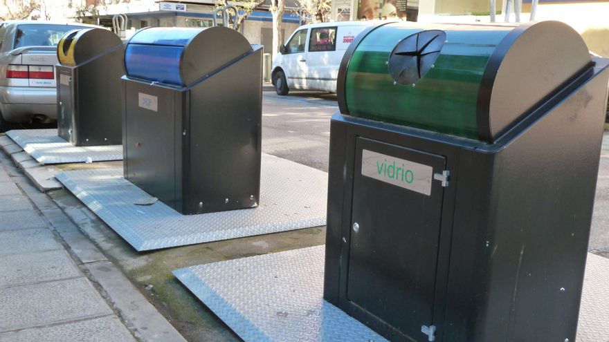 Contenedores de reciclaje.