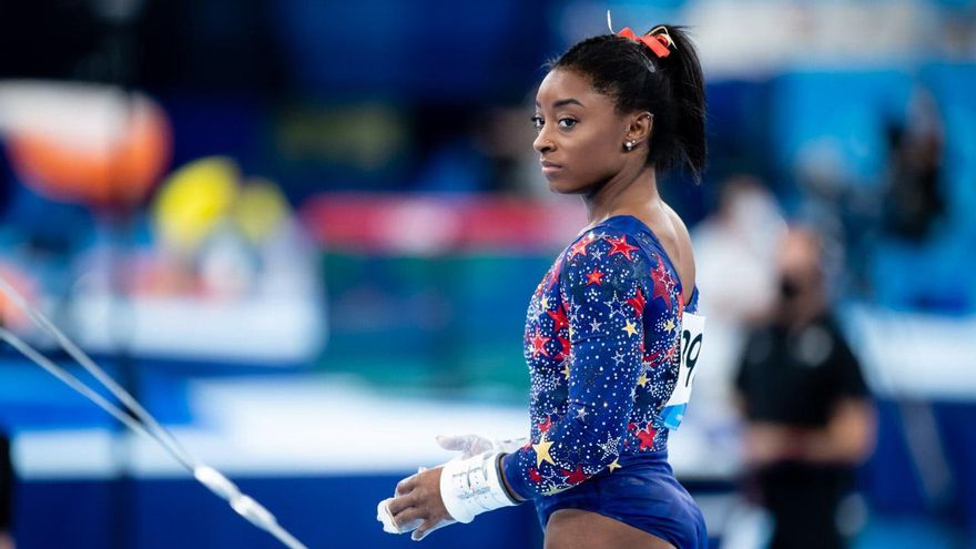 Simone Biles se retiró de la final de gimnasia artística por "problemas mentales" y Rusia se quedó con el oro: “Estoy lidiando contra todos esos demonios”