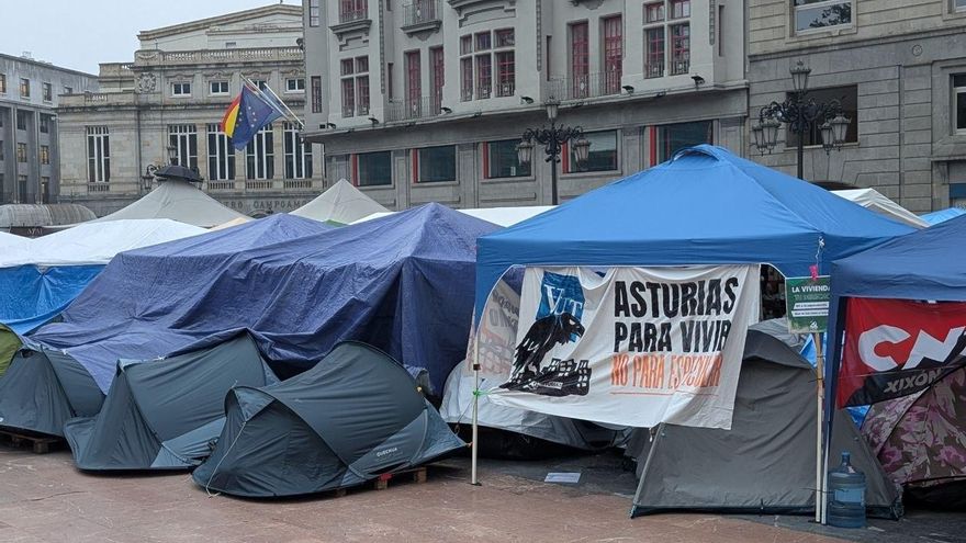 Del glamour de los Princesa de Asturias a la acampada de Oviedo en menos de 100 metros: "Monarquía y empresarios son parte del problema de la vivienda"
