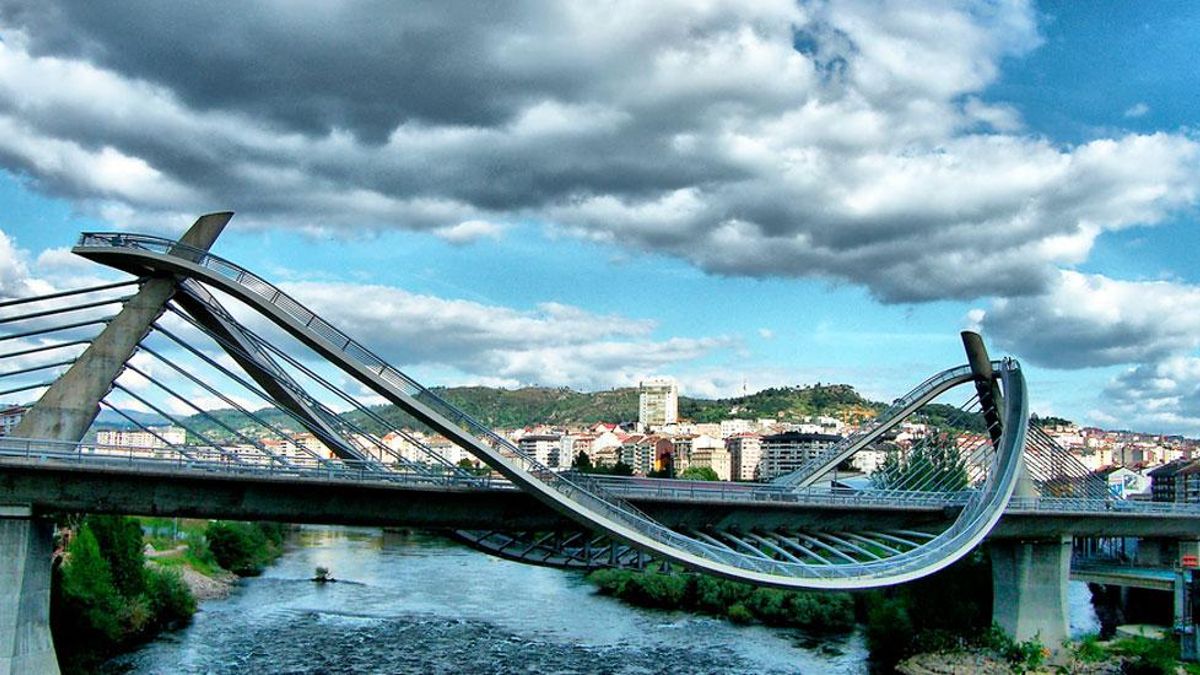 Detrás de su diseño se encuentra la visión creativa del arquitecto Álvaro Varela de Ugarte y la precisión técnica del ingeniero Juan M. Calvo. Varela