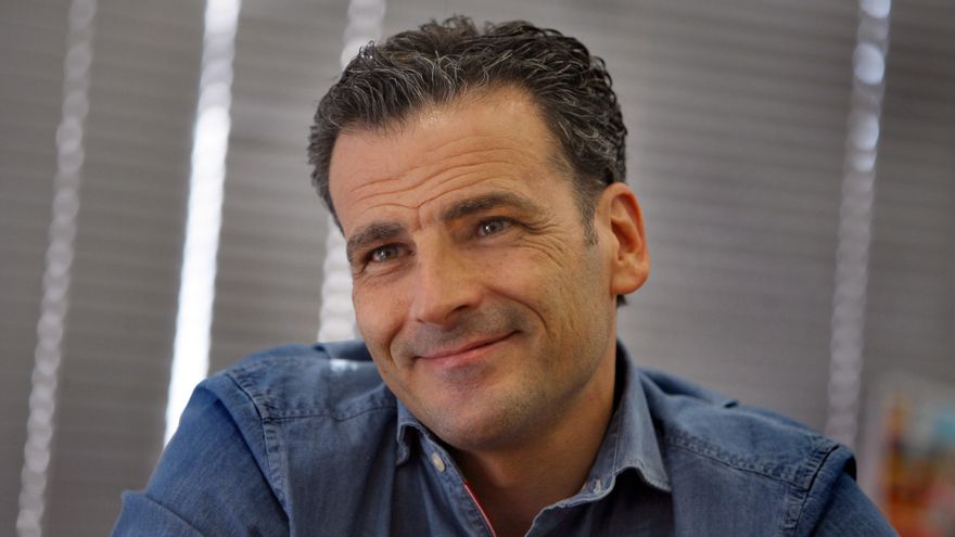 El director de À Punt Media, durante la entrevista en su despacho.