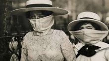 Mujeres paseando durante la pandemia de la llamada Gripe española (circa 1918).