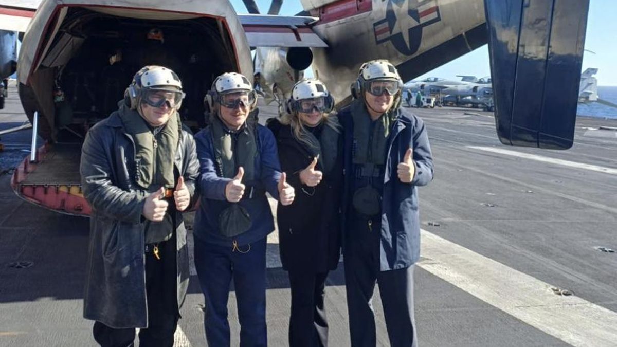 Milei se sube a un portaaviones nuclear de EE.UU. que hace ejercicios navales en aguas argentinas