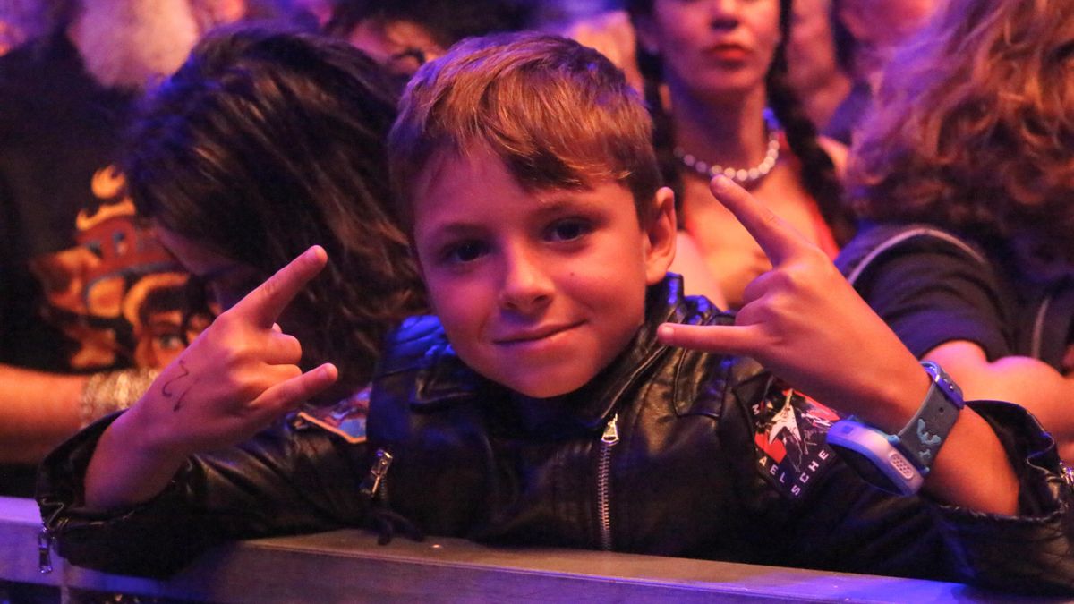 Los más pequeños también disfrutan del espectáculo de Scorpions en el Navarra Arena