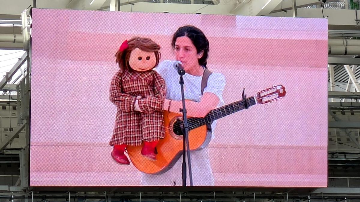 Un espectáculo con marionetas durante el encuentro con el papa