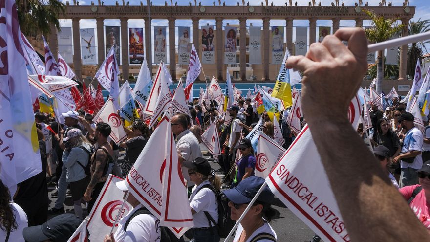 Los sindicatos reafirman el "éxito" en el segundo día de huelga turística en Tenerife