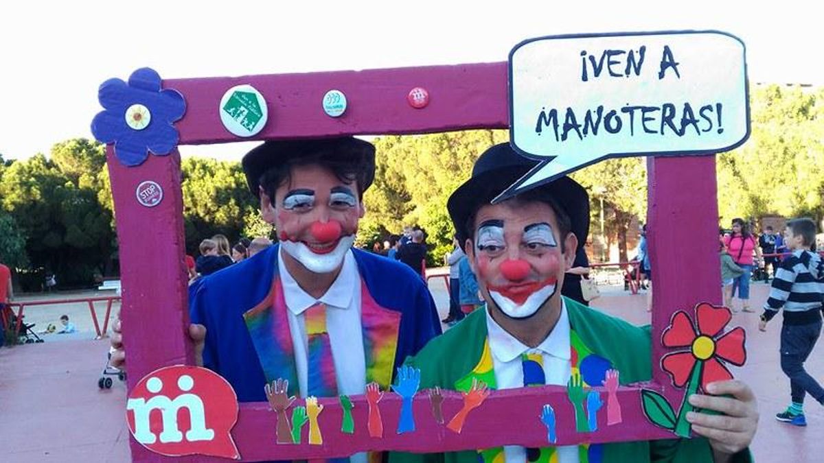 Los animadores de Tapa Tapita Tapón en una edición anterior de las Fiestas de Manoteras