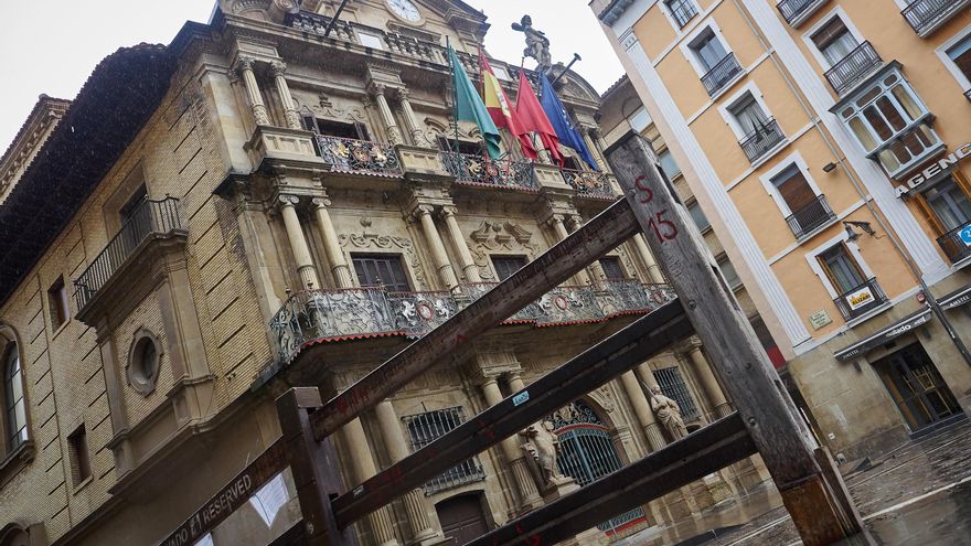 Archivo - Fachada del Ayuntamiento de Pamplona