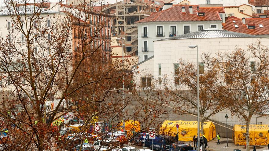 Vista tras la explosión en la calle Toledo de Madrid.