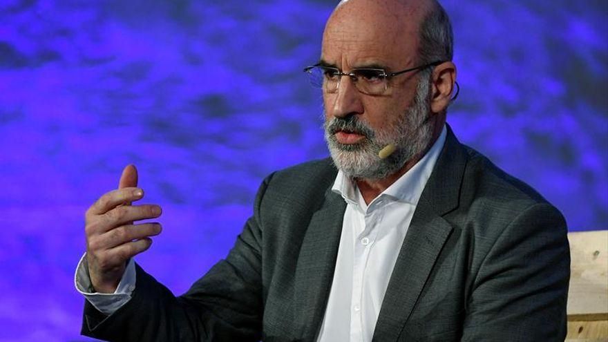 Aramburu defiende que los parecidos en 'Patria' son fruto de la documentación: "No hay en mi novela una sola frase que no sea mía"