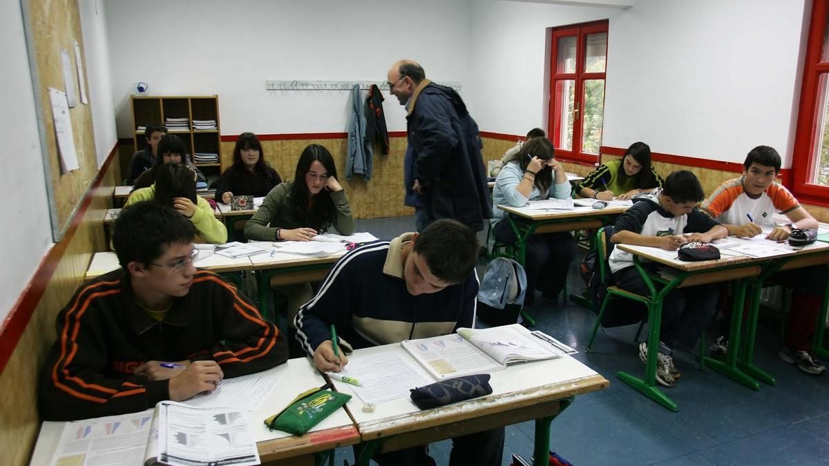 Educación contratará al menos a 250 profesores más para reducir a 20 las horas lectivas