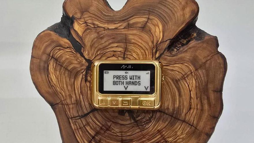 Netanyahu regala a Trump un busca de oro como los que hizo estallar en Líbano dejando decenas de muertos y miles de heridos