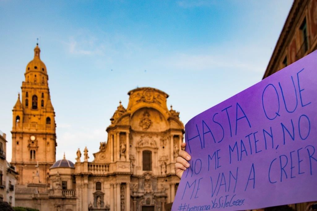 Concentración en la plaza Belluga (Murcia) contra la sentencia de La Manada/ CARLOS TRENOR