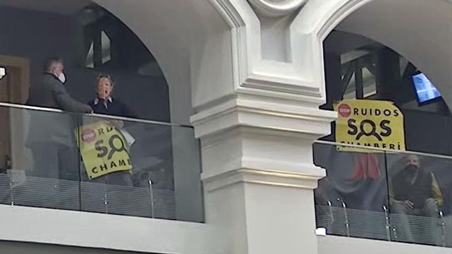 Expulsión fulminante del Pleno a los vecinos que protestaban por la Ordenanza de Terrazas en Madrid