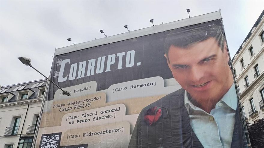 La lona que desplegó Hazte Oír