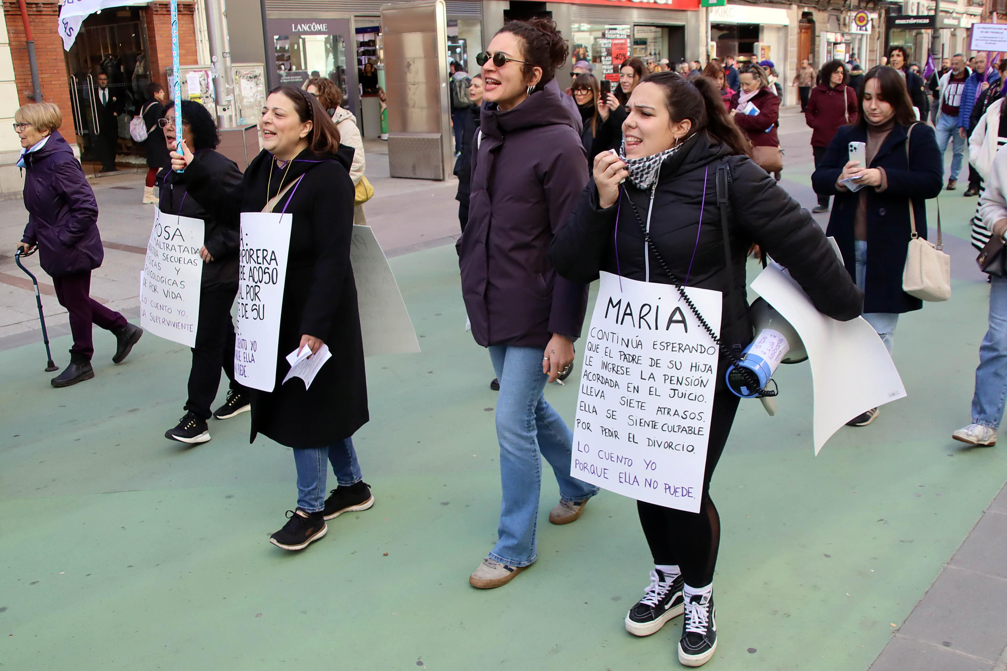 León gritó contra la violencia machista y exigiendo medidas efectivas para que se acabe