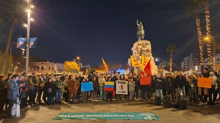 Unas 150 personas claman en Palma contra el "führer" Trump
