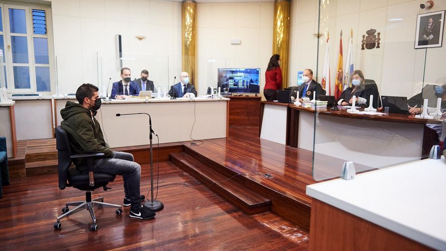 El conductor acusado por el accidente mortal de la rotonda de Corbán (Santander), durante un juicio en la Audiencia Provincial de Cantabria