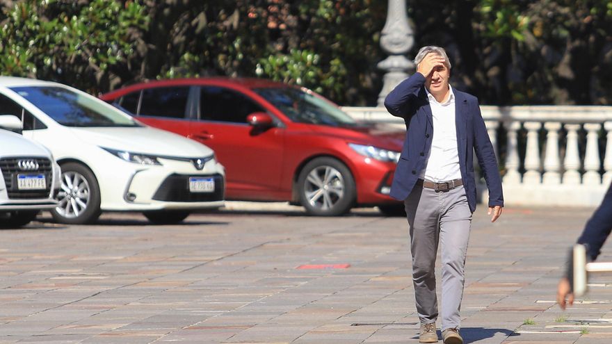 Luis Caputo y Nicolás Posse se reunieron durante una hora y media con emisarios del FMI en la Casa Rosada