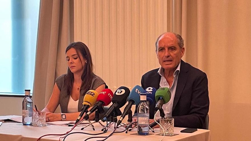 Camps presiona a Feijóo: "Dijo que a los gallegos nadie les impondría sus dirigentes, le pido lo mismo para los valencianos"
