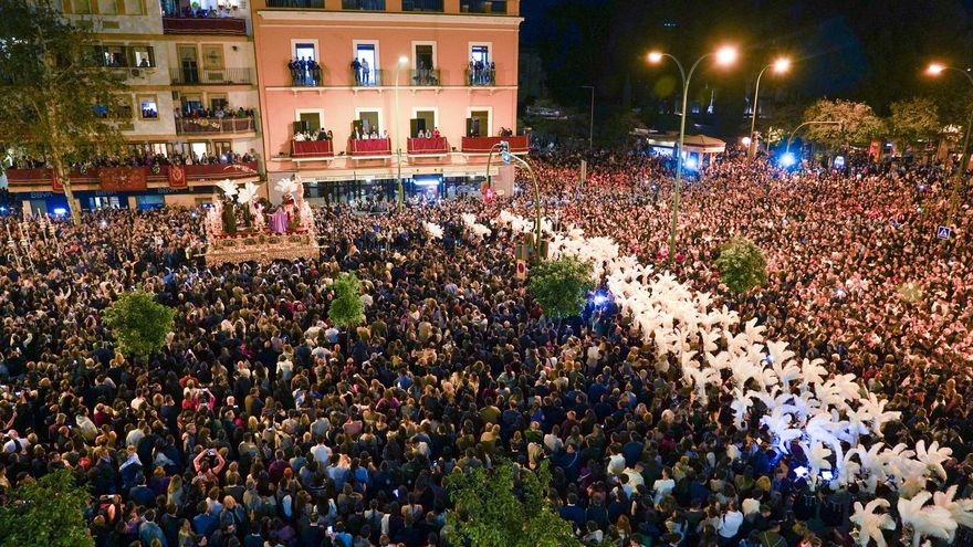 Las cofradías alertan de la masificación de la Semana Santa de Sevilla: "No cabemos más, no necesitamos turistas ni cruceros"