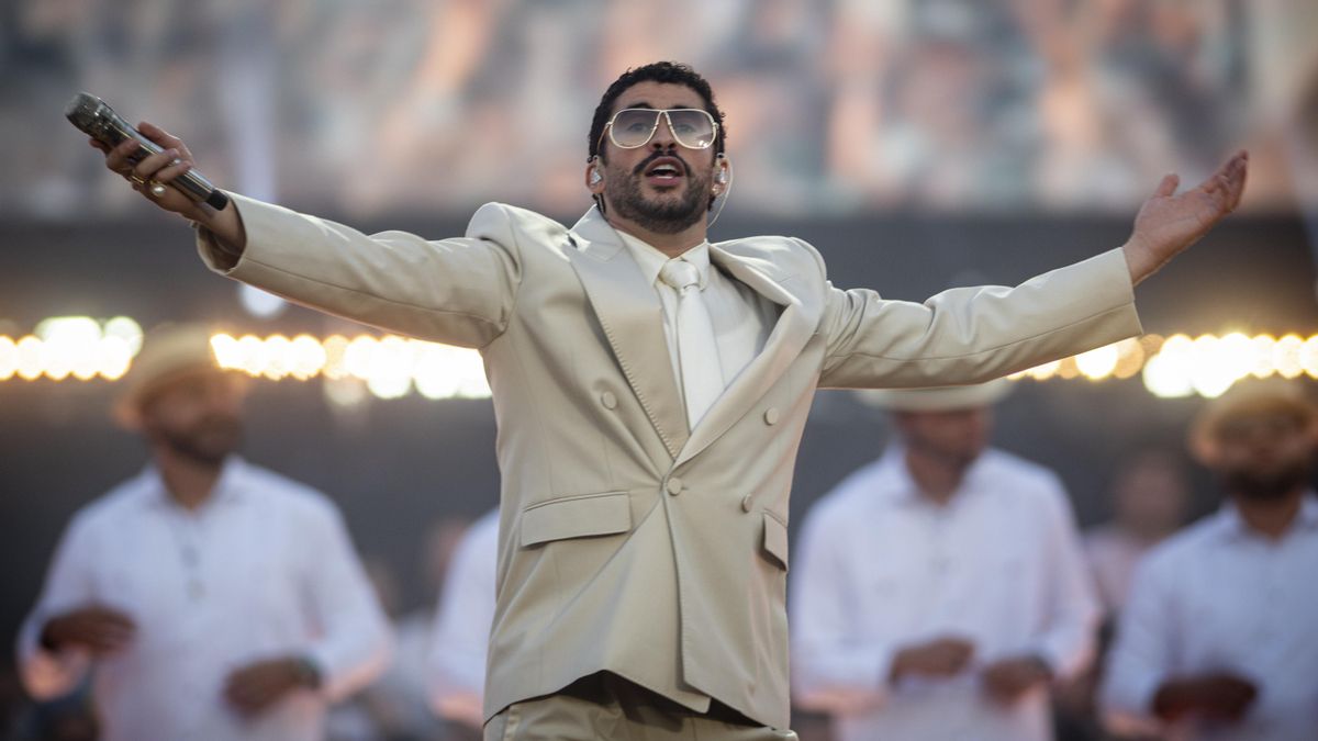 El cantante Bad Bunny durante su concierto en el Estadi Olímpic Lluís Companys.