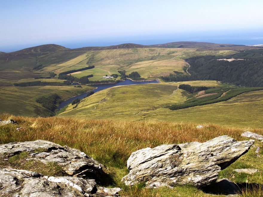 Vistas desde el Monte Snaefell, la cima de la Isla de Man.