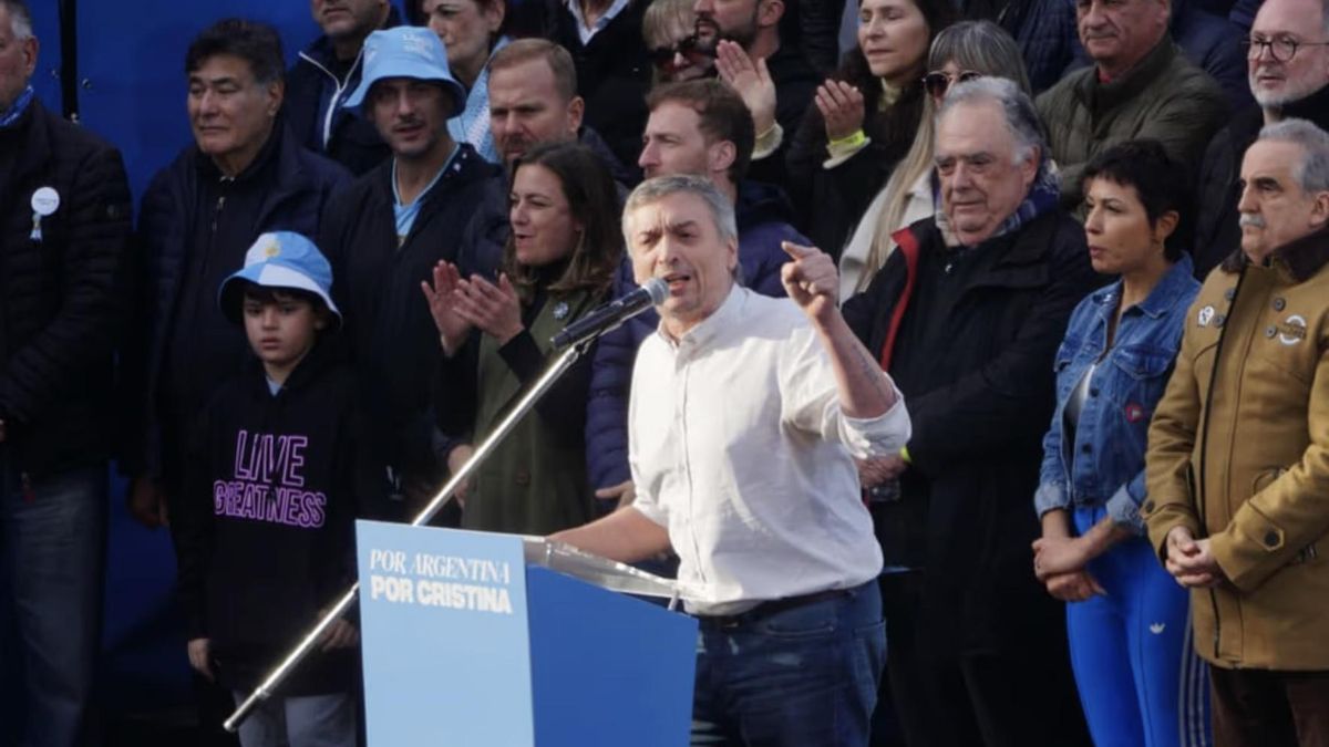 Máximo Kirchner en Parque Lezama, durante el banderazo en apoyo a Cristina Fernández.