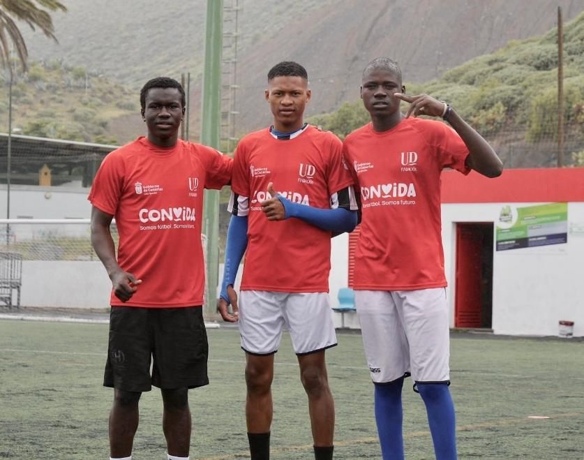 La Fundación UD Las Palmas está convencida de que el fútbol es una herramienta motivacional y educativa para favorecer la integración social de las personas migrantes.