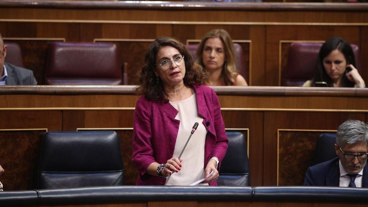 Montero prevé autorizar de forma "inminente" la salida a los mercados de algunas CCAA