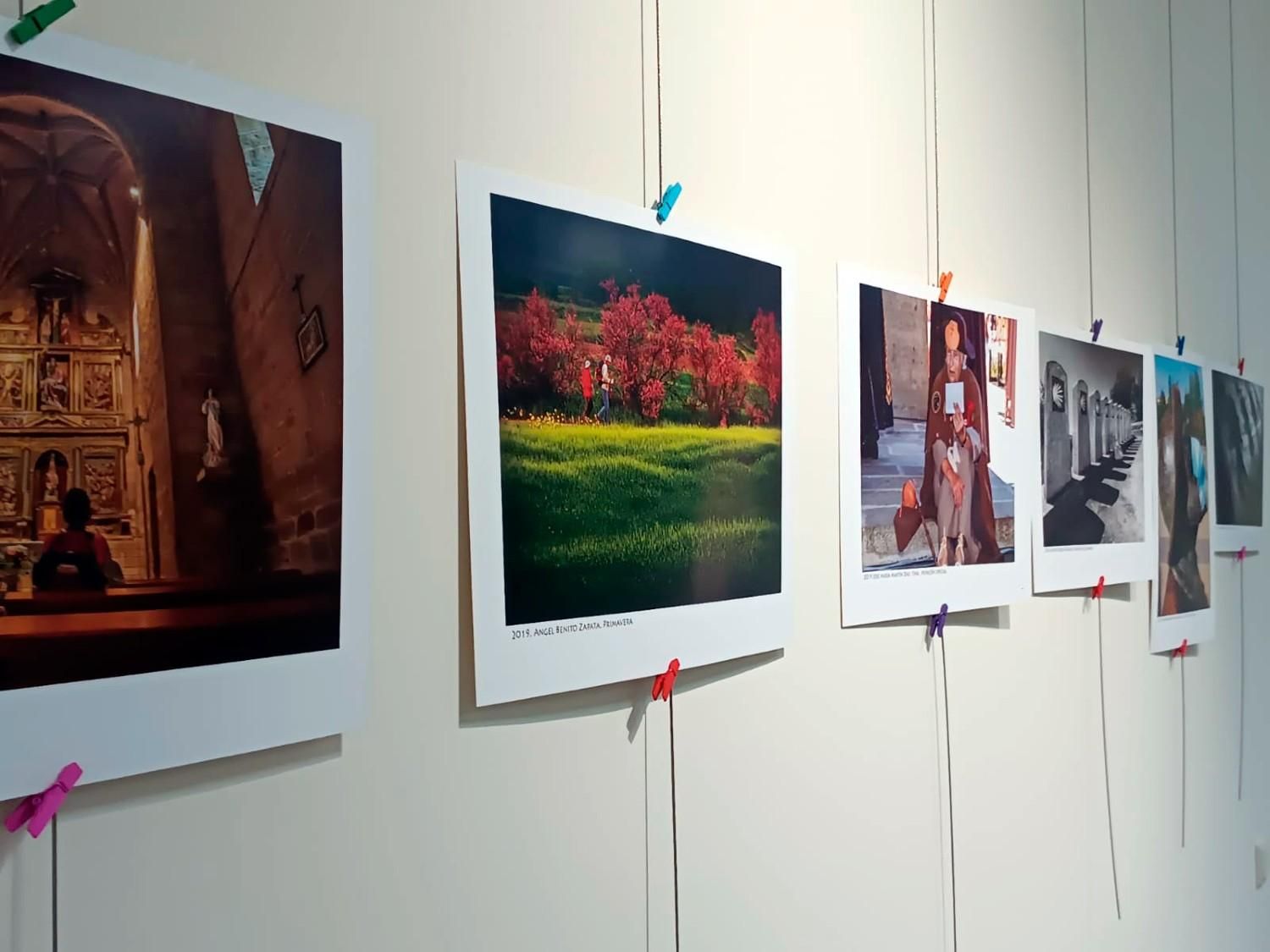 La muestra de fotografías del Camino de Santiago de Santa Marina del Rey.