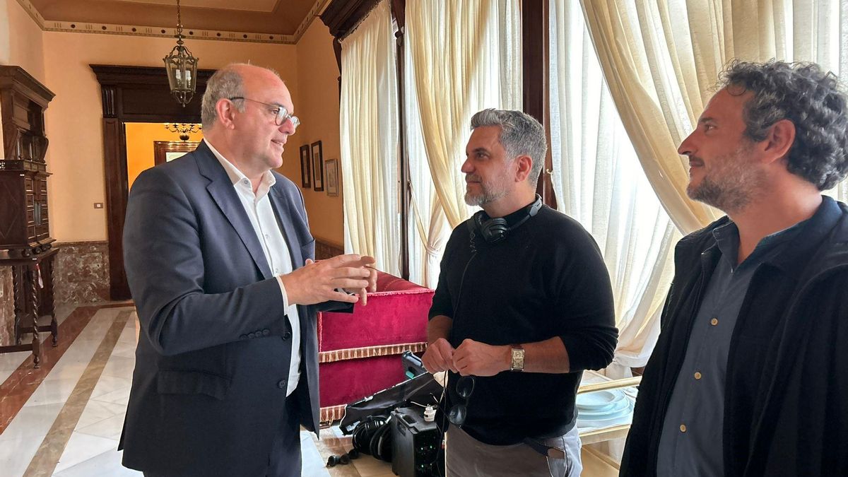 El delegado del Gobierno en Canarias, Anselmo Pestana, visita el escenario de la película.