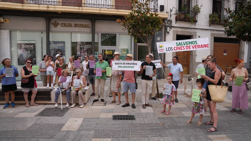 Proponen crear una asociación de 500 ciudadanos que compren y gestionen los tres cines de verano cerrados