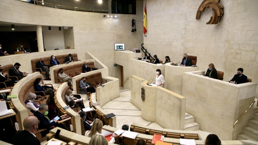 La consejera de Economía y Hacienda, María Sánchez, interviene en el Pleno de debate de los Presupuestos Generales de Cantabria  (PGC) para 2022