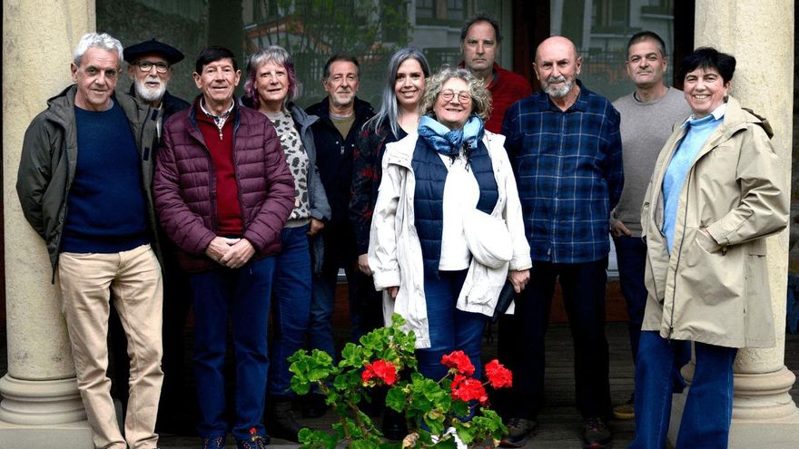 Investigadores de la asociación Gerediaga, la asociación cultural Intxorta 1937 y los grupos memorialistas