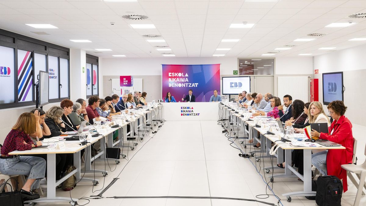 Primera reunión del Pacto contra la Segregación Escolar.