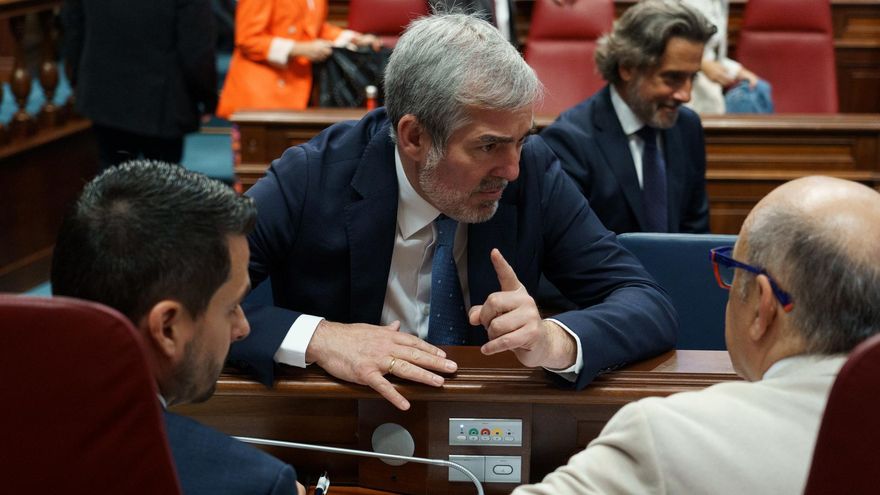 El presidente de Canarias sostiene ahora que "es el momento" de limitar la compra de vivienda a extranjeros