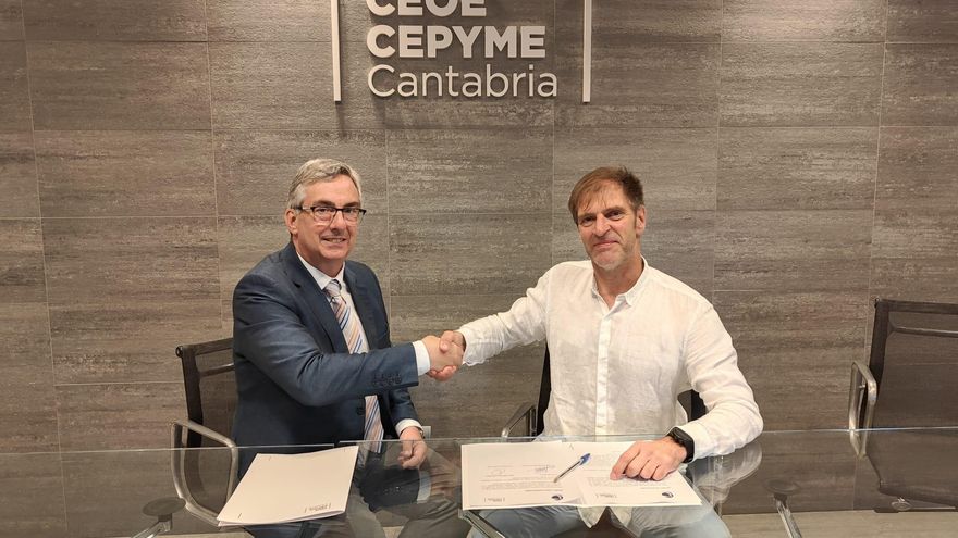 Los presidentes de CEOE, Enrique Conde, y del Clúster MarCa, Juan Luis Sánchez, firman un convenio para el desarrollo de la industria marina de Cantabria