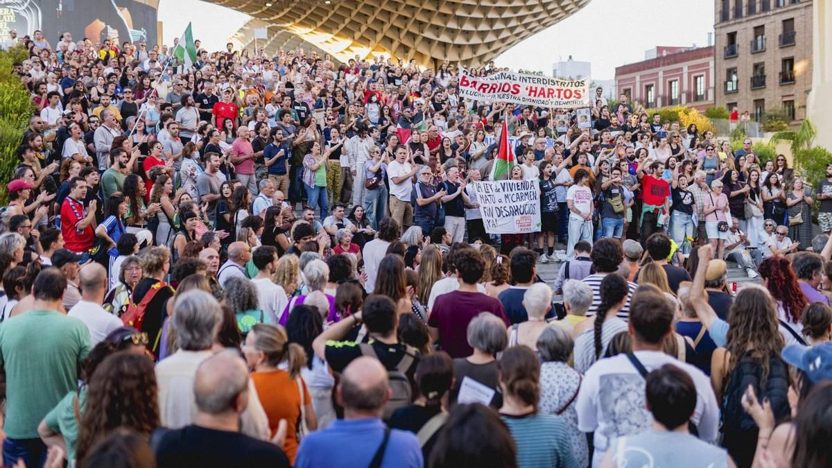 Multitudinaria concentración en Sevilla.