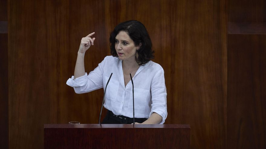 La presidenta en funciones de la Comunidad de Madrid, Isabel Díaz Ayuso, interviene en la segunda sesión del pleno de su investidura en la Asamblea de Madrid