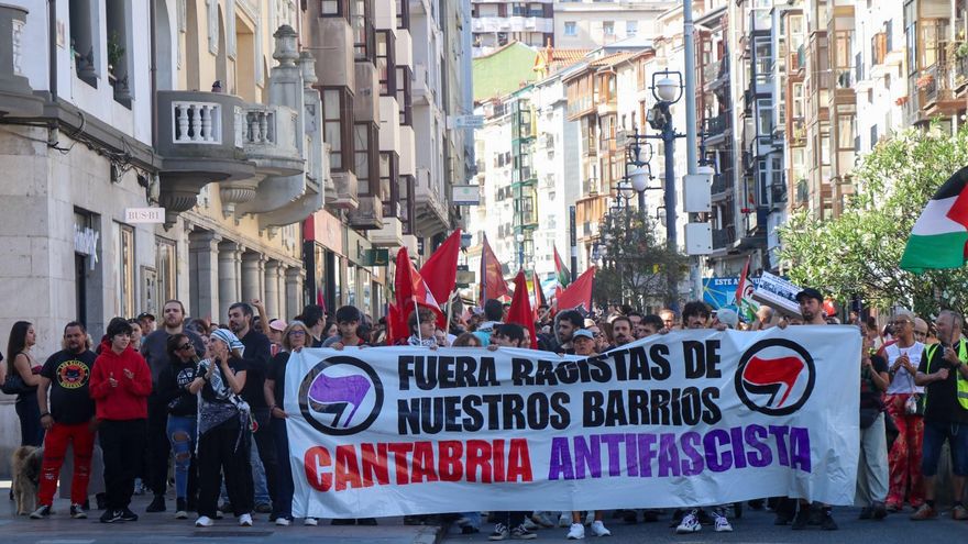 Cabecera de la manifestación antifascista.