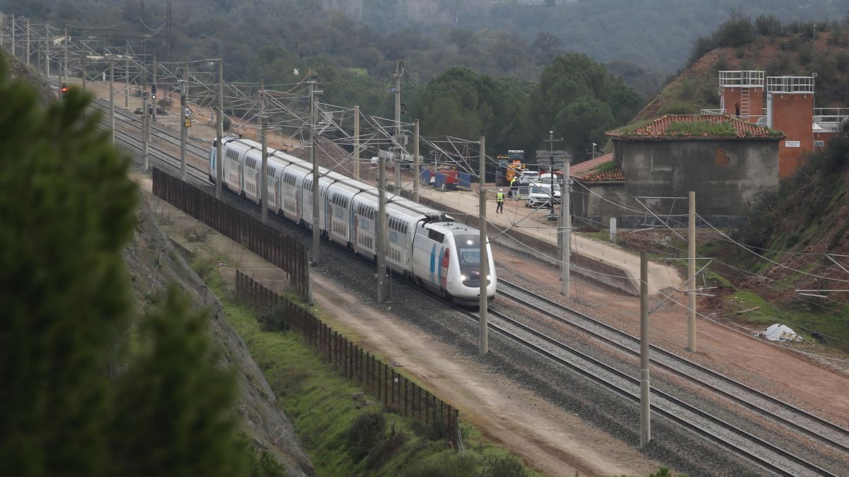 Primeros trenes de Renfe e Iryo circulando por el tramo de Adamuz tras las obras por el accidente ferroviario