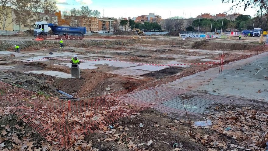 Vecinos informan de "restos humanos" en las obras de Metro en Carabanchel pero la Comunidad solo confirma el hallazgo de suelos antiguos