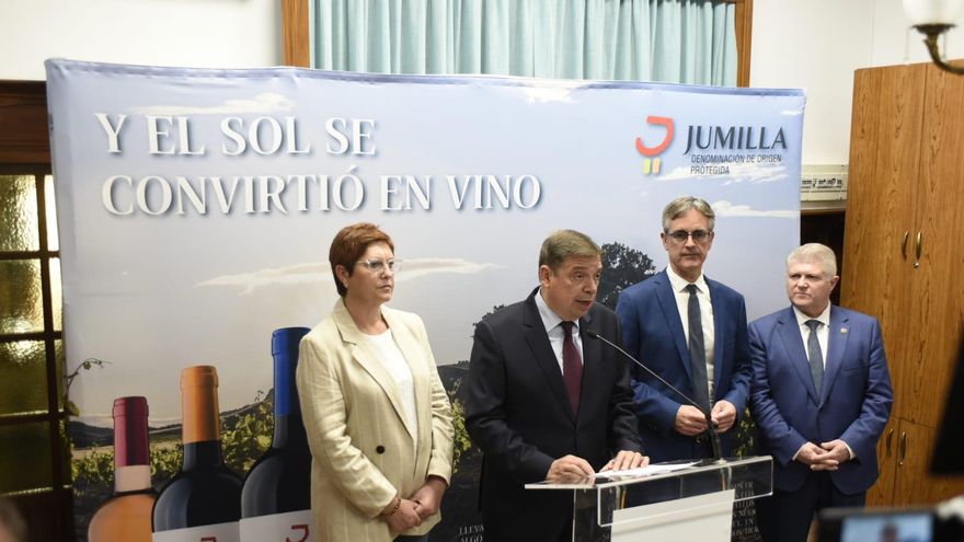La DO Jumilla pide apoyo al ministro de Agricultura para sus viñedos sostenibles amenazados por el cambio climático