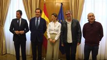 Los presidentes de CEPYME, Gerardo Cuerva, y de CEOE, Antonio Garamendi; la ministra de Trabajao, Yolanda Díaz, y los secretarios generales de CCOO y UGT, Unai Sordo y Pepe Álvarez, posan antes de la reunión para la aprobación del nuevo SMI.