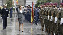 Cospedal dispara el presupuesto de Defensa para incorporar la deuda armamentística