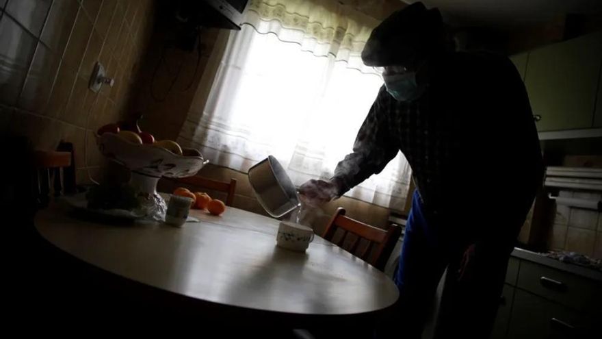 El suicidio invisible en las personas mayores: "No se quejan de la tristeza, sino del cuerpo"