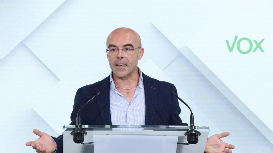Archivo -  Jorge Buxadé, durante una rueda de prensa tras la reunión del Comité de Acción Política de Vox. Archivo.