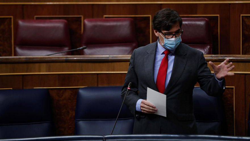 El ministro de Sanidad, Salvador Illa, durante su intervención en la sesión de control al Ejecutivo, este miércoles en el Congreso. EFE/ Emilio Naranjo